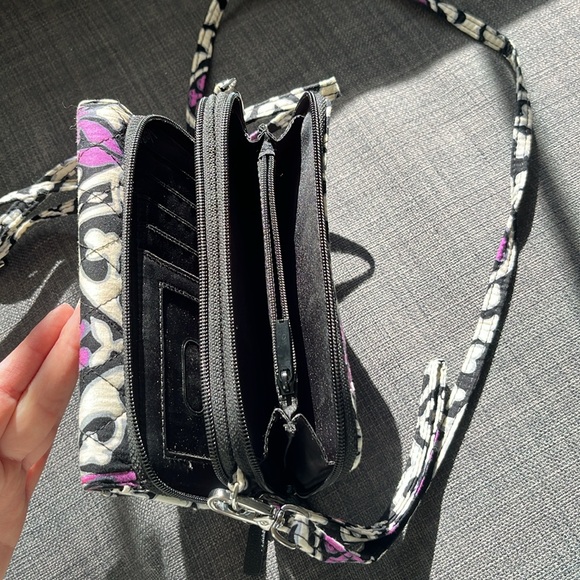 Vera Bradley crossbody/ wristlet - Picture 4 of 6